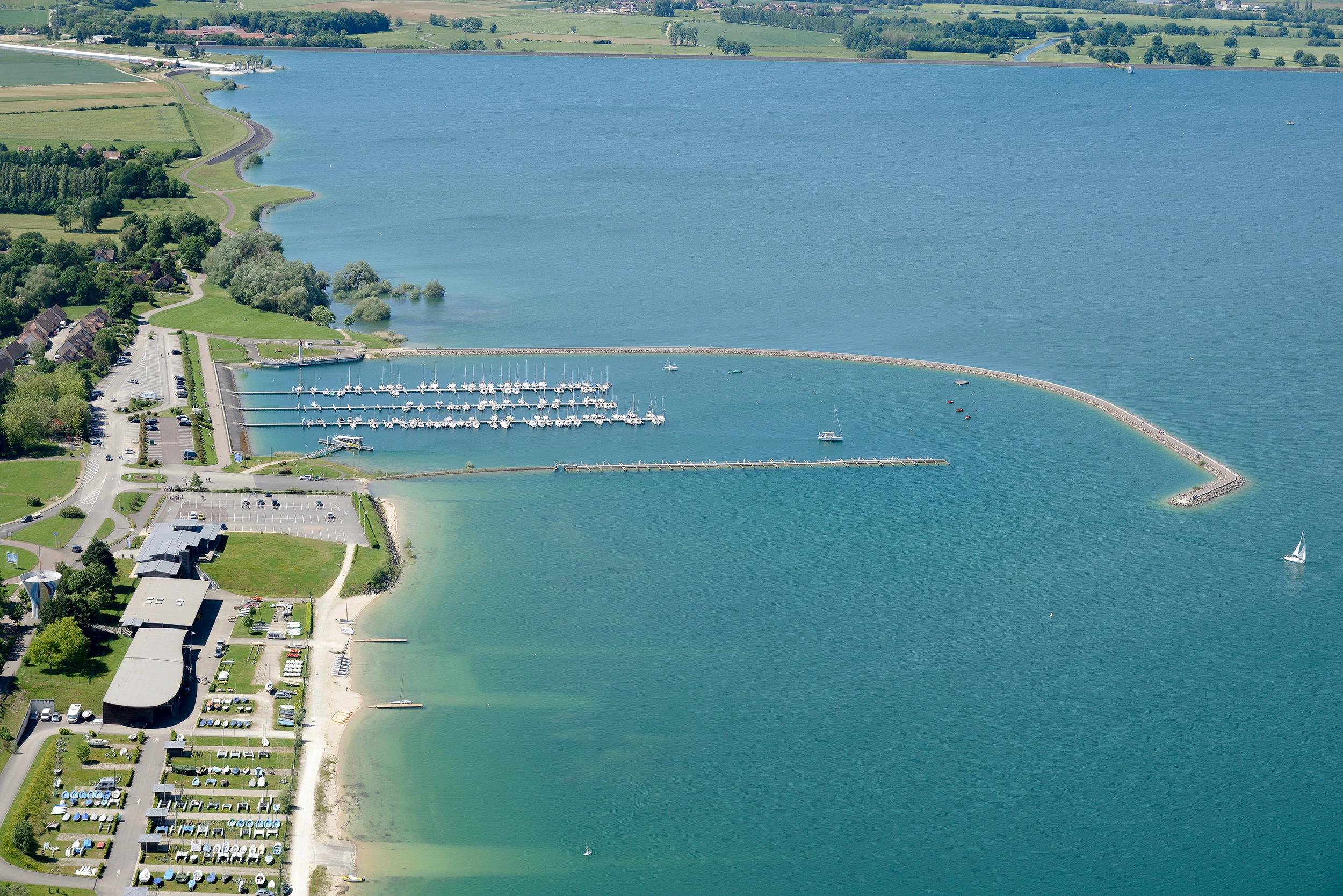 La marina près de l'Hotel Alba Lac d'Orient en Champagne